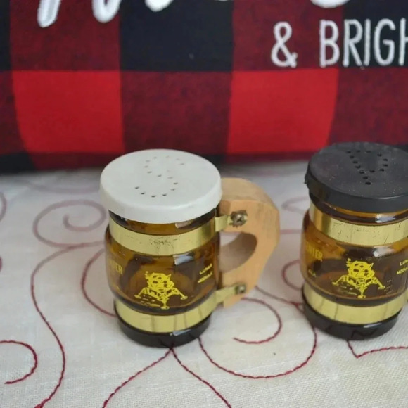 First Man on the Moon Salt & Pepper Shaker - Picture 3 of 4